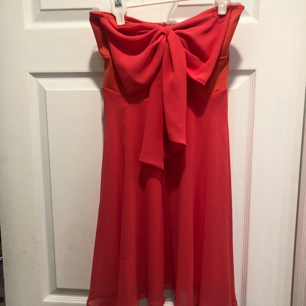 Strapless dress with bow